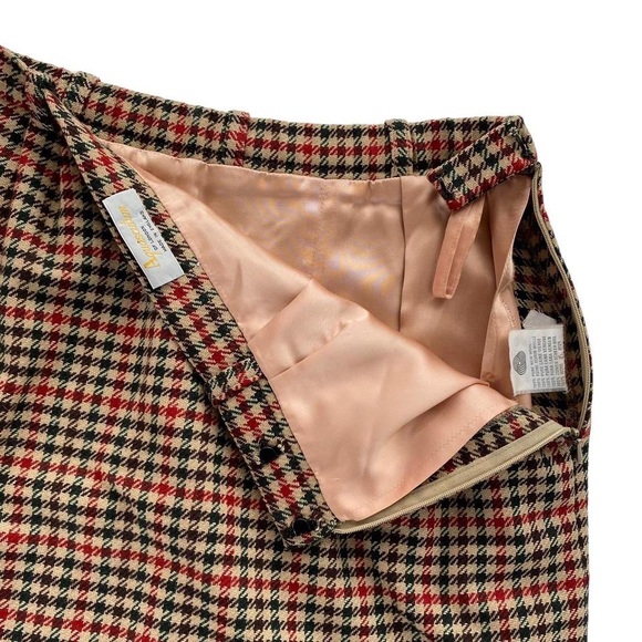 Aquascutum 70s vintage high waisted check wool skirt - size 14 (33” waist) - Picture 4 of 4